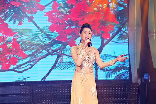 Mặc scandal, Lâm Chi Khanh vẫn duyên dáng áo dài đi hát - 3