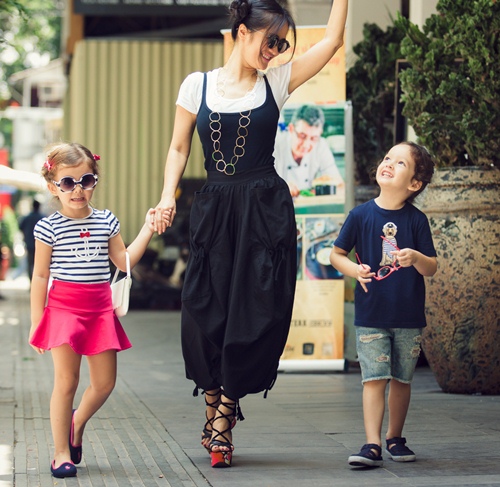 Diva Hồng Nhung cột tóc quot;Na Traquot;, đưa Tôm - Tép đi chơi đầu tuần - 1