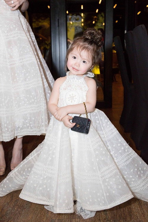 Tủ đồ hiệu của hai quot;cục cưngquot; nhà Elly Trần rất đáng để ghen tị - 3