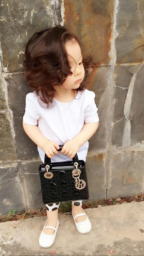 Tủ đồ hiệu của hai quot;cục cưngquot; nhà Elly Trần rất đáng để ghen tị - 2