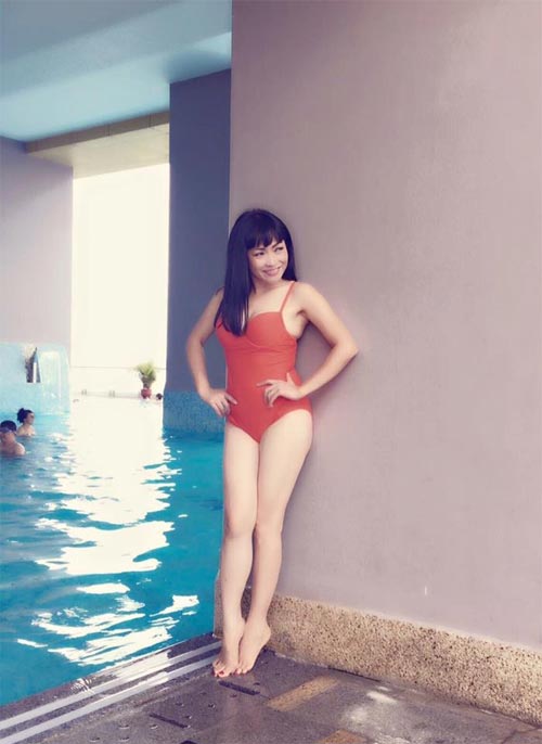 43 tuổi, Phương Thanh vẫn gợi cảm với bikini - 1