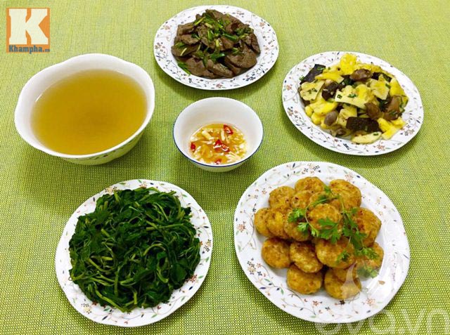 Bữa cơm ngày mưa giản dị chỉ 80.000 đồng - 1