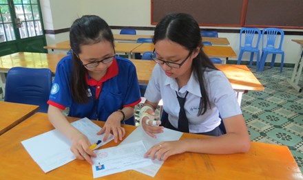 Chuyện về #039;thư ký#039; chép bài cho nữ sinh bị gãy tay - 1