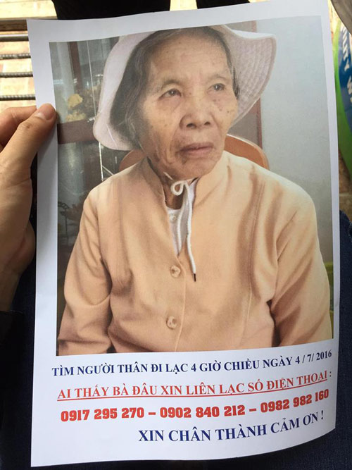 Nhờ cộng đồng mạng, con trai dán ảnh lên lưng tìm thấy mẹ bị lạc - 3