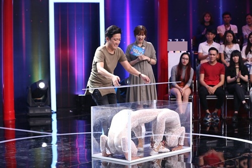 Hari Won sợ hãi, mếu máo vì siêu nhân xoay cổ 180 độ - 6