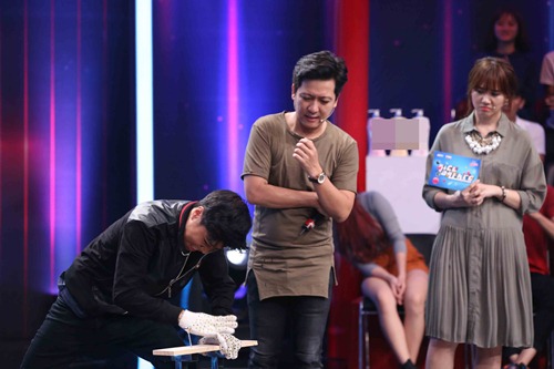 Hari Won sợ hãi, mếu máo vì siêu nhân xoay cổ 180 độ - 11