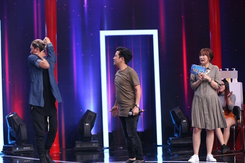 Hari Won sợ hãi, mếu máo vì siêu nhân xoay cổ 180 độ - 4