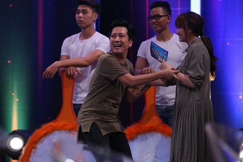 Hari Won sợ hãi, mếu máo vì siêu nhân xoay cổ 180 độ - 5