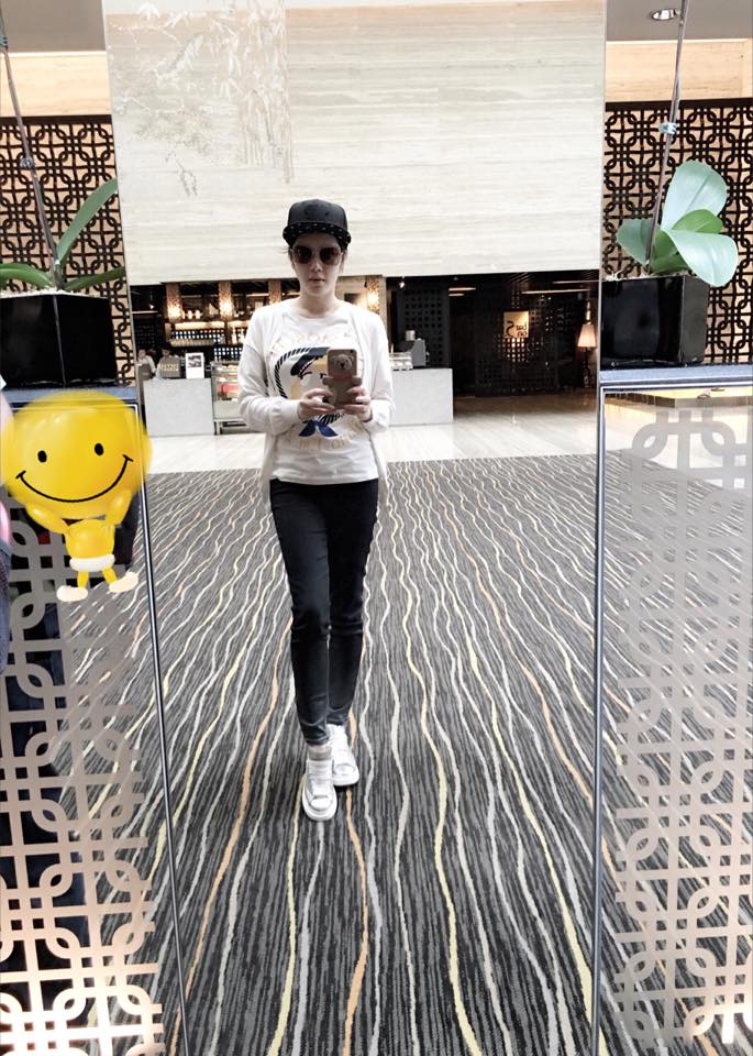 Lý Nhã Kỳ khéo chọn áo phông quot;đặc trịquot; ngực quá khổ - 10