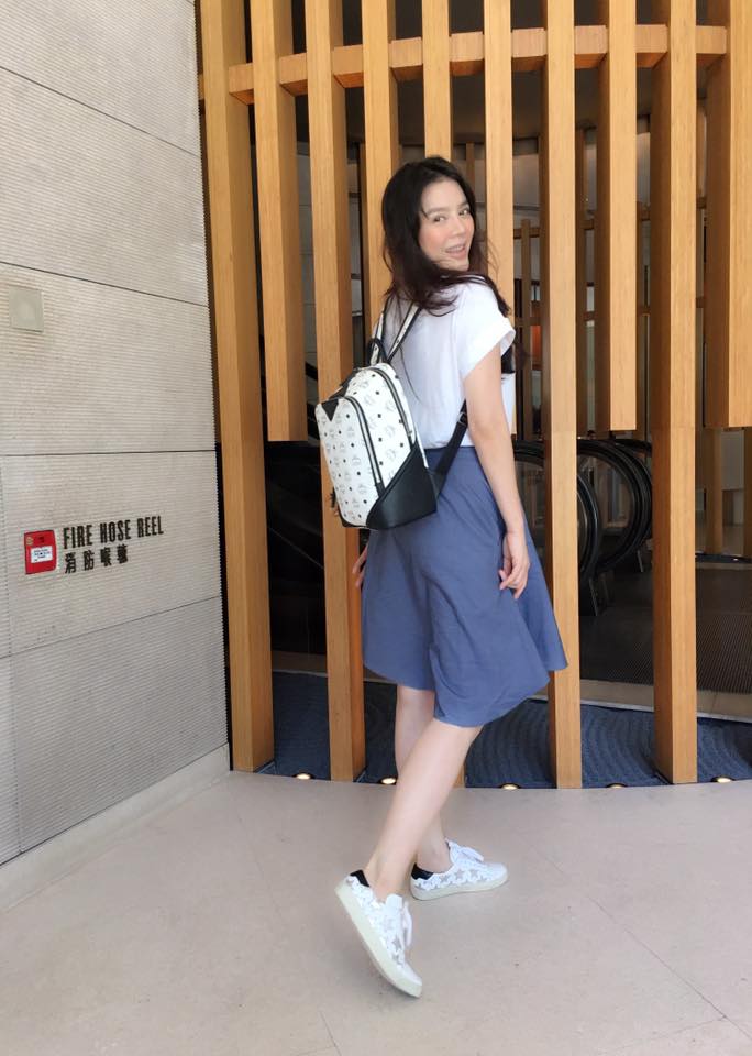 Lý Nhã Kỳ khéo chọn áo phông quot;đặc trịquot; ngực quá khổ - 6