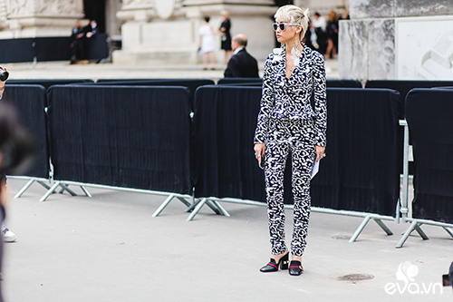 quot;Run rẩyquot; ngắm tín đồ thời trang đi xem show Chanel - 2