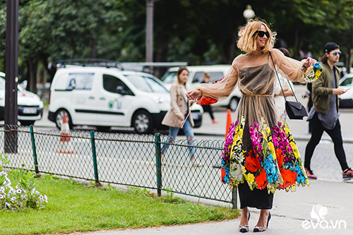 quot;Run rẩyquot; ngắm tín đồ thời trang đi xem show Chanel - 19