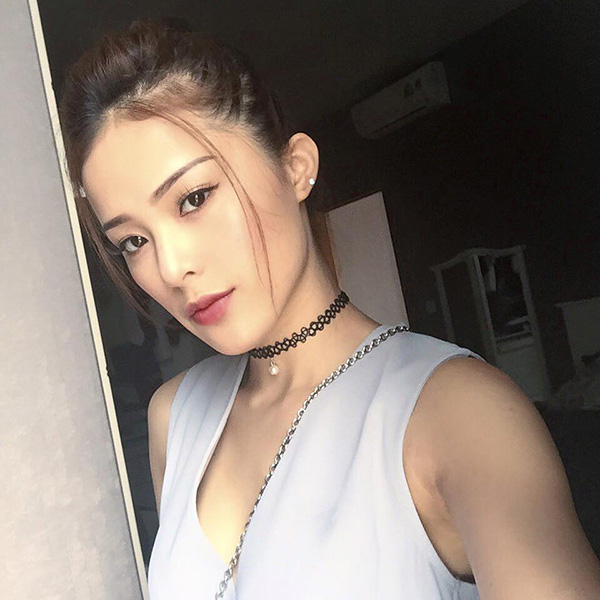 Từ Hoàng Thùy Linh đến Hạ Vi cũng đua nhau quot;mặc lại đồ của mẹquot; - 4