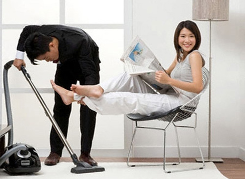 Với bồ, chồng chăm chỉ như người giúp việc - 2