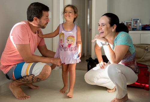 Ảnh mẹ cho con còn nguyên nhau thai bú gây kinh ngạc - 2