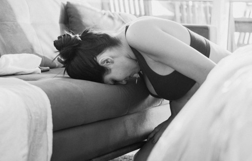 Ảnh mẹ cho con còn nguyên nhau thai bú gây kinh ngạc - 3