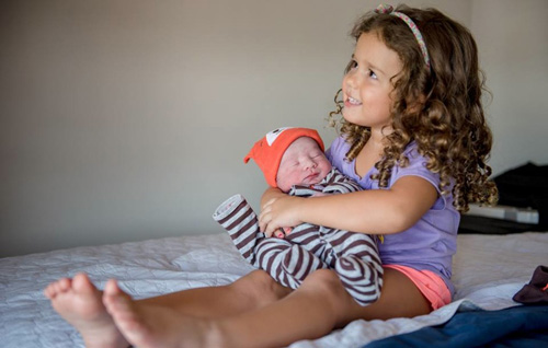 Ảnh mẹ cho con còn nguyên nhau thai bú gây kinh ngạc - 12