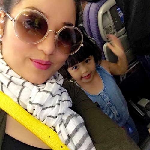 Con gái Thúy Nga nghịch ngợm khi cùng mẹ trở về Việt Nam - 3