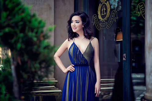 Giáng My khoe vòng 1 gợi cảm khi hội ngộ sao quốc tế - 4