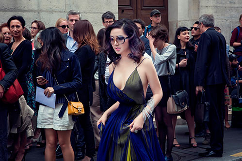 Giáng My khoe vòng 1 gợi cảm khi hội ngộ sao quốc tế - 5