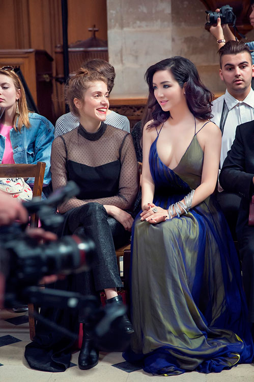 Giáng My khoe vòng 1 gợi cảm khi hội ngộ sao quốc tế - 8