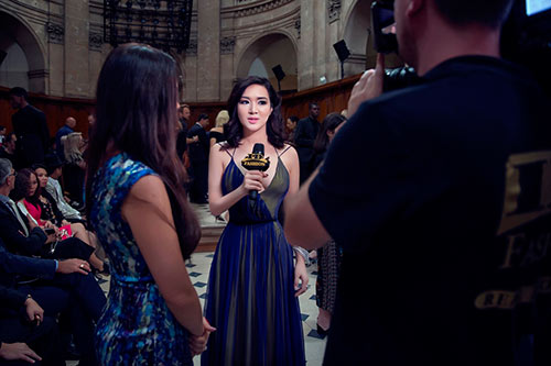 Giáng My khoe vòng 1 gợi cảm khi hội ngộ sao quốc tế - 12