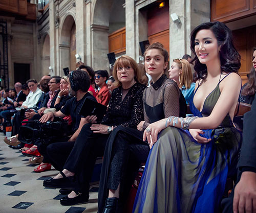 Giáng My khoe vòng 1 gợi cảm khi hội ngộ sao quốc tế - 11