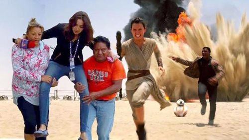 Phóng viên bị sa thải vì bắt người dân bế qua chỗ nước ngập - 5