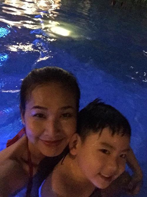 Dương Mỹ Linh đưa 3 con Bằng Kiều về Việt Nam du lịch - 10