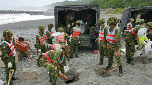 Những hình ảnh đầu tiên về siêu bão Nepartak đổ bộ Đài Loan - 6