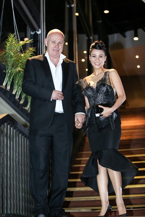 Thu Minh đầy nóng bỏng khi dự sự kiện cùng chồng Tây - 1