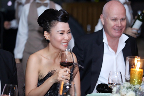 Thu Minh đầy nóng bỏng khi dự sự kiện cùng chồng Tây - 4