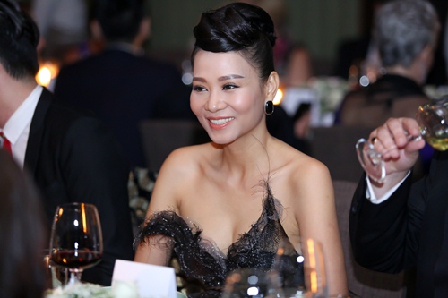 Thu Minh đầy nóng bỏng khi dự sự kiện cùng chồng Tây - 5