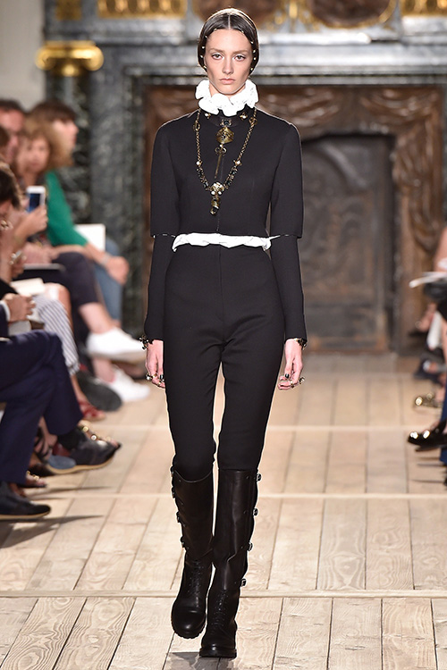 Valentino tái hiện kịch Shakespeare trong BST cao cấp - 1