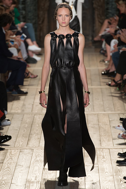 Valentino tái hiện kịch Shakespeare trong BST cao cấp - 6