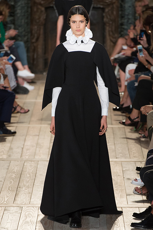 Valentino tái hiện kịch Shakespeare trong BST cao cấp - 7