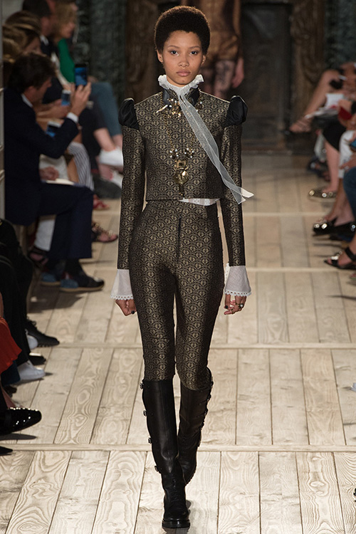 Valentino tái hiện kịch Shakespeare trong BST cao cấp - 9