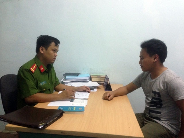 Tài xế ô tô quay đầu tông tổ CSGT sau khi bỏ chạy - 1