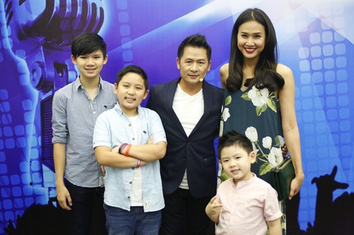 3 quý tử nhà Bằng Kiều theo Dương Mỹ Linh đi cổ vũ bố - 2