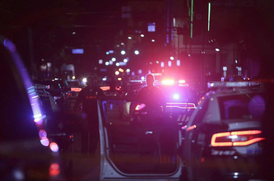 Nghi phạm bắn tỉa cảnh sát Mỹ quot;muốn giết người da trắngquot; - 3