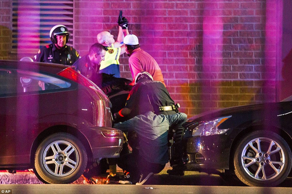 Nghi phạm bắn tỉa cảnh sát Mỹ quot;muốn giết người da trắngquot; - 4