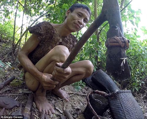 #039;Người rừng#039; Hồ Văn Lang lên báo nước ngoài, viết nên câu chuyện thật về Tarzan - 1