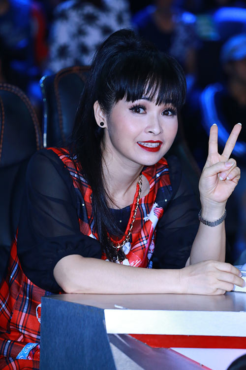 Trang Nhung quot;nhà trăm tỷquot; đẹp mặn mà bên Phương Thanh - 2