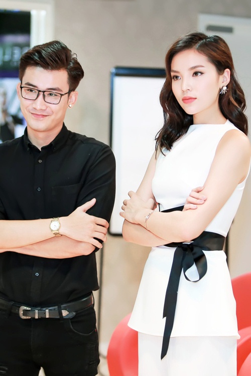 HH Kỳ Duyên lấy lại phong độ sau scandal đi trễ, mặc xấu - 4