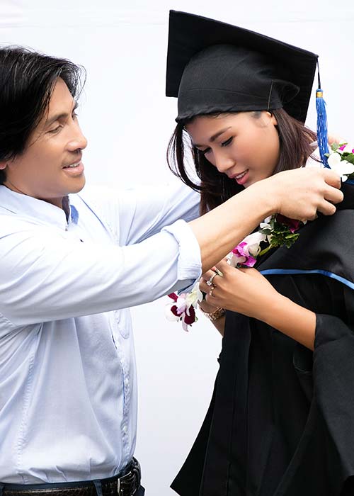 Trang Lạ tình cảm bên chồng Việt kiều khi nhận bằng Thạc sĩ - 4