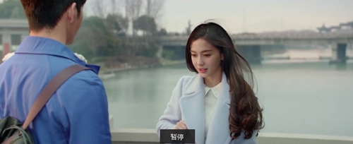 Angela Baby thẹn thùng khi gặp người yêu qua mạng - 1