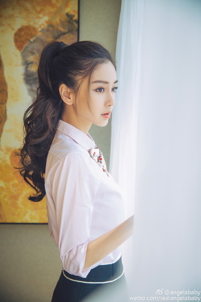 Bỏ rơi Huỳnh Hiểu Minh, Angelababy tình tứ bên trai trẻ - 11