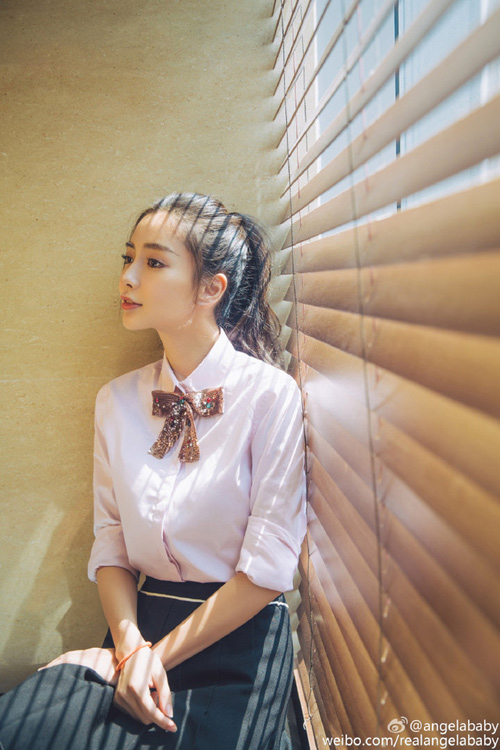 Bỏ rơi Huỳnh Hiểu Minh, Angelababy tình tứ bên trai trẻ - 10