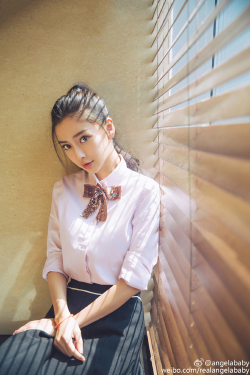 Bỏ rơi Huỳnh Hiểu Minh, Angelababy tình tứ bên trai trẻ - 8