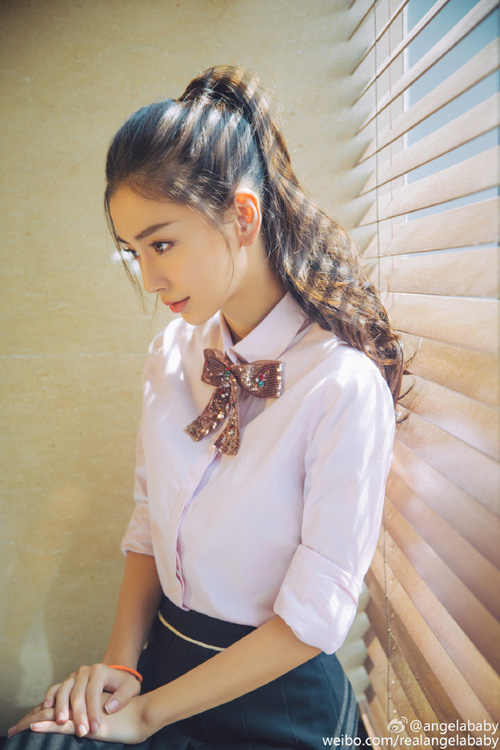 Bỏ rơi Huỳnh Hiểu Minh, Angelababy tình tứ bên trai trẻ - 9